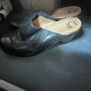 Softspots Black Leather Mules‎